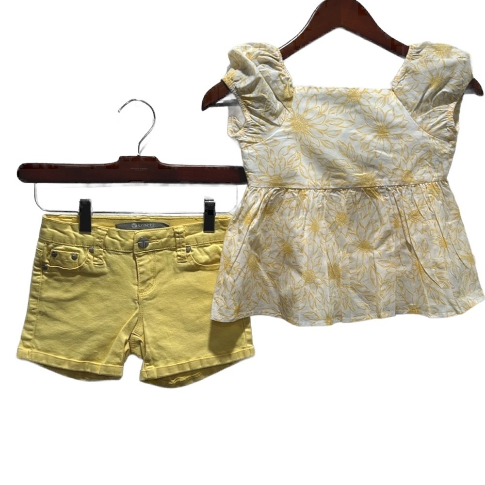 Joie & Tractr yellow flower set size 8 GUC..